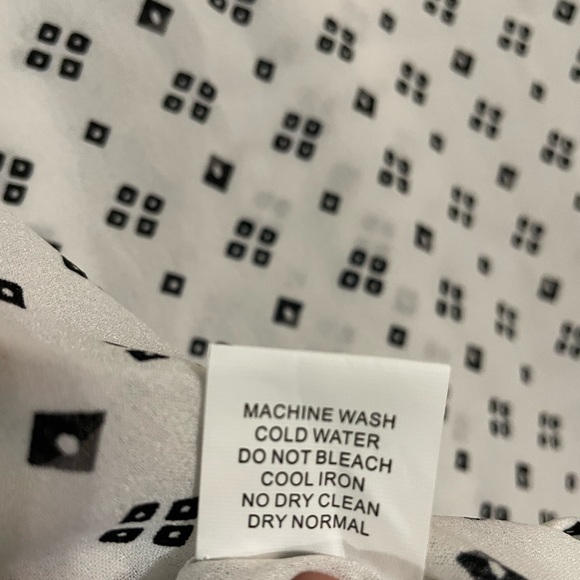 Lightweight Patterned Blouse - Picture 5 of 5